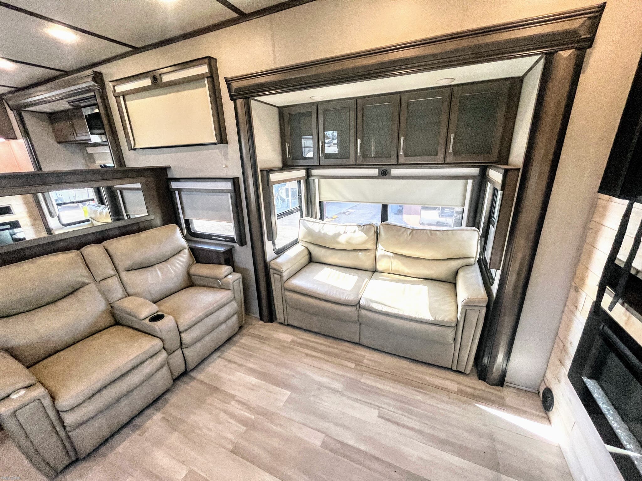 2021 Grand Design Solitude 390RK - Used Fifth Wheel For Sale by RV AZ Corral in Mesa, Arizona features Free Standing Dinette w/Chairs, Slideout, LP Detector, Tinted Windows, Stove Top Burner