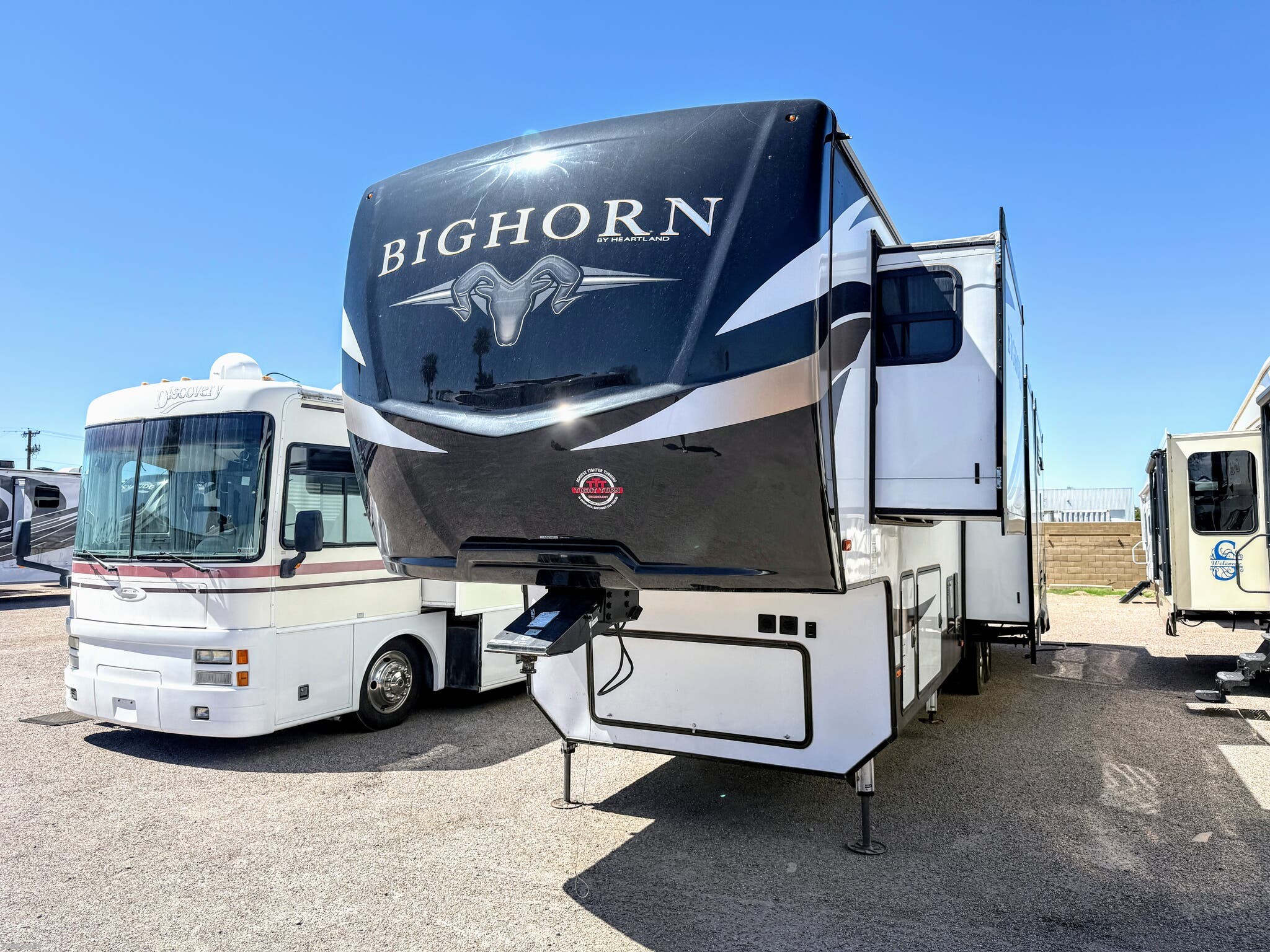 2020 Heartland Bighorn BH 3925 MLP - Used Fifth Wheel For Sale by RV AZ Corral in Mesa, Arizona features Table and Chairs, Cable Prepped, Black Tank Flush, Leveling Jacks, Skylight
