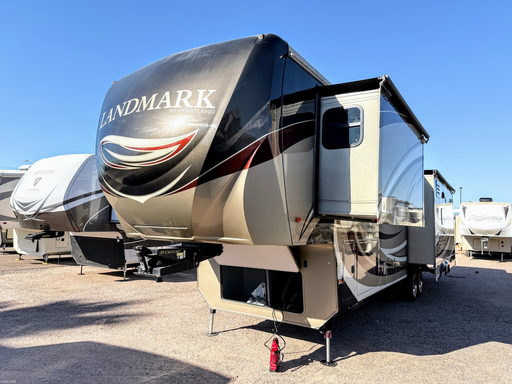 2014 Heartland Landmark LM Savannah - Used Fifth Wheel For Sale by RV AZ Corral in Mesa, Arizona features Converter, Heated Underbelly, Roof Vents, Tinted Windows, Awning