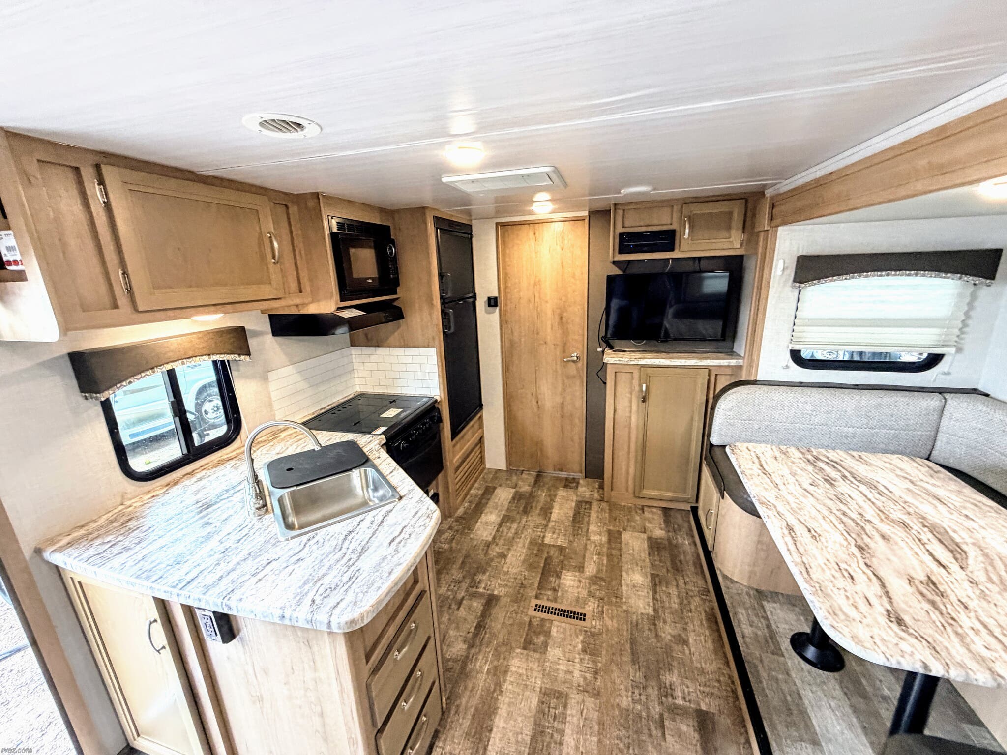 2020 Winnebago Minnie Winnie 2201MB - Used Travel Trailer For Sale by RV AZ Corral in Mesa, Arizona