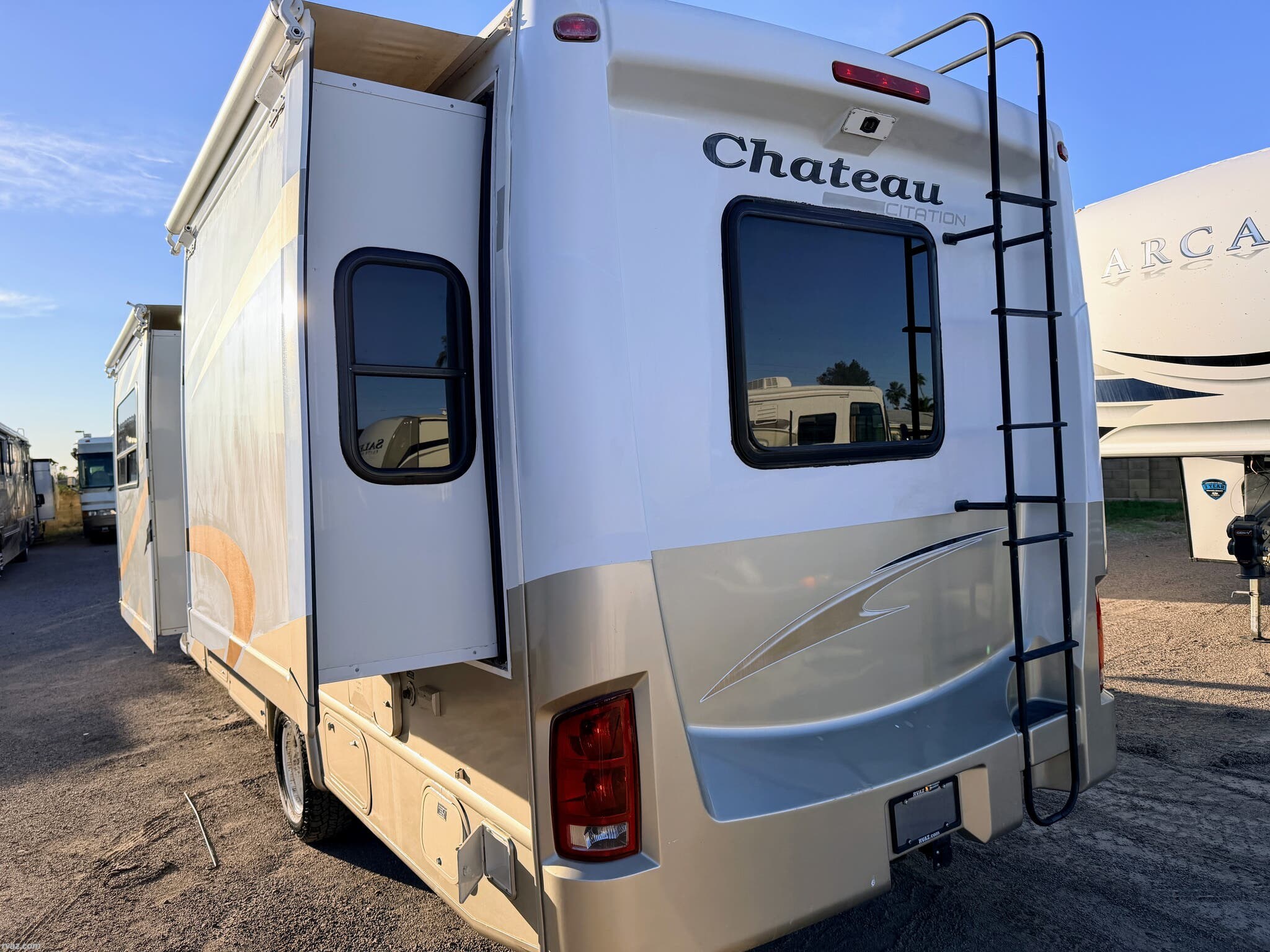 2010 Four Winds International Chateau 28BK - Used Class C For Sale by RV AZ Corral in Mesa, Arizona features Non-Smoking Unit