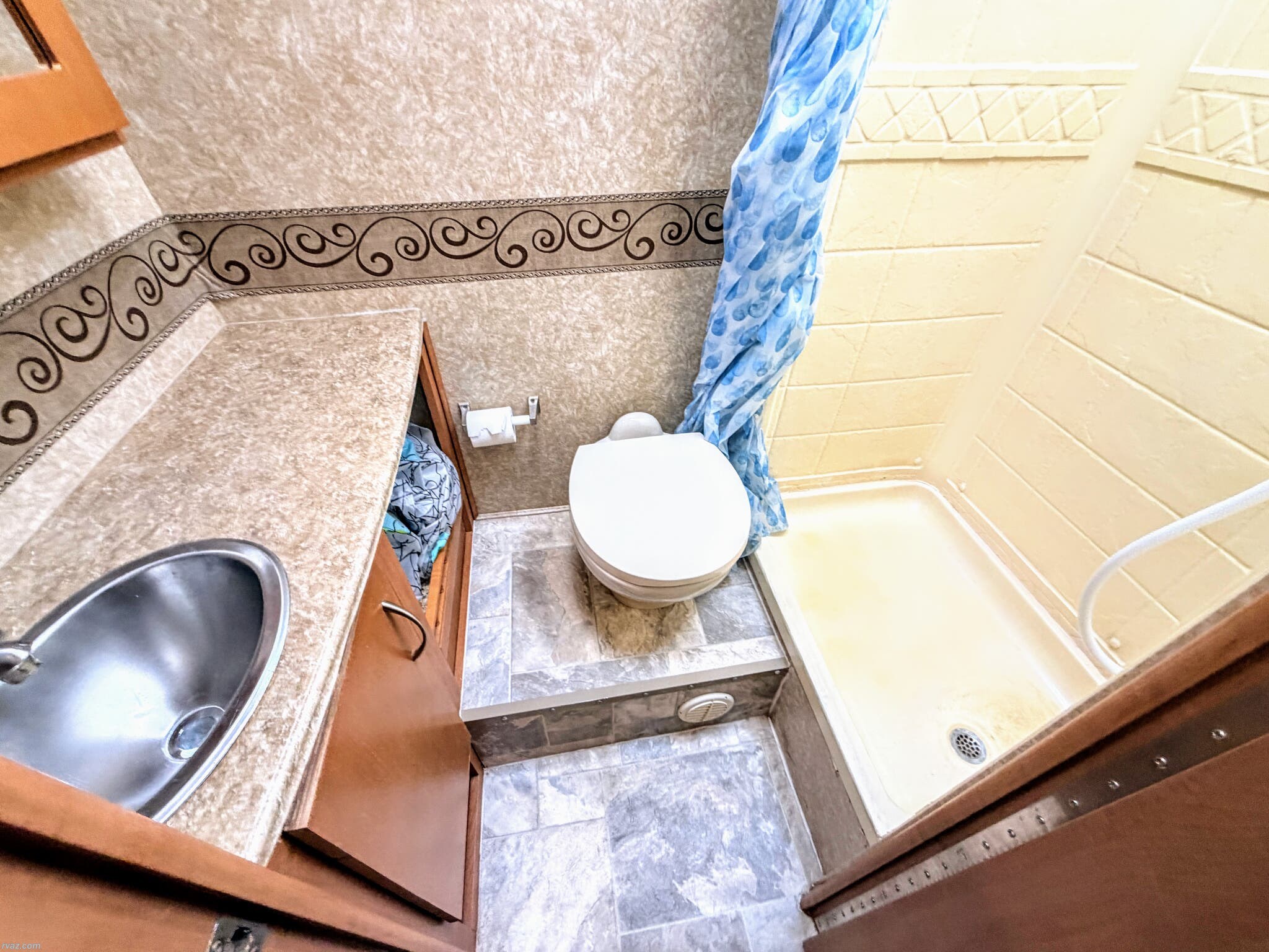 Used 2010 Four Winds International Chateau 28BK available in Mesa, Arizona