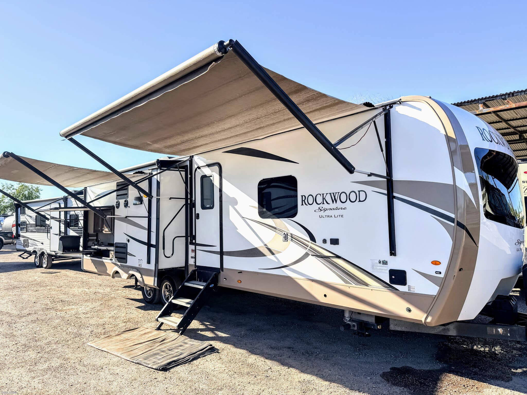 2019 Forest River Rockwood Signature 8328BS - Used Travel Trailer For Sale by RV AZ Corral in Mesa, Arizona features Non-Smoking Unit
