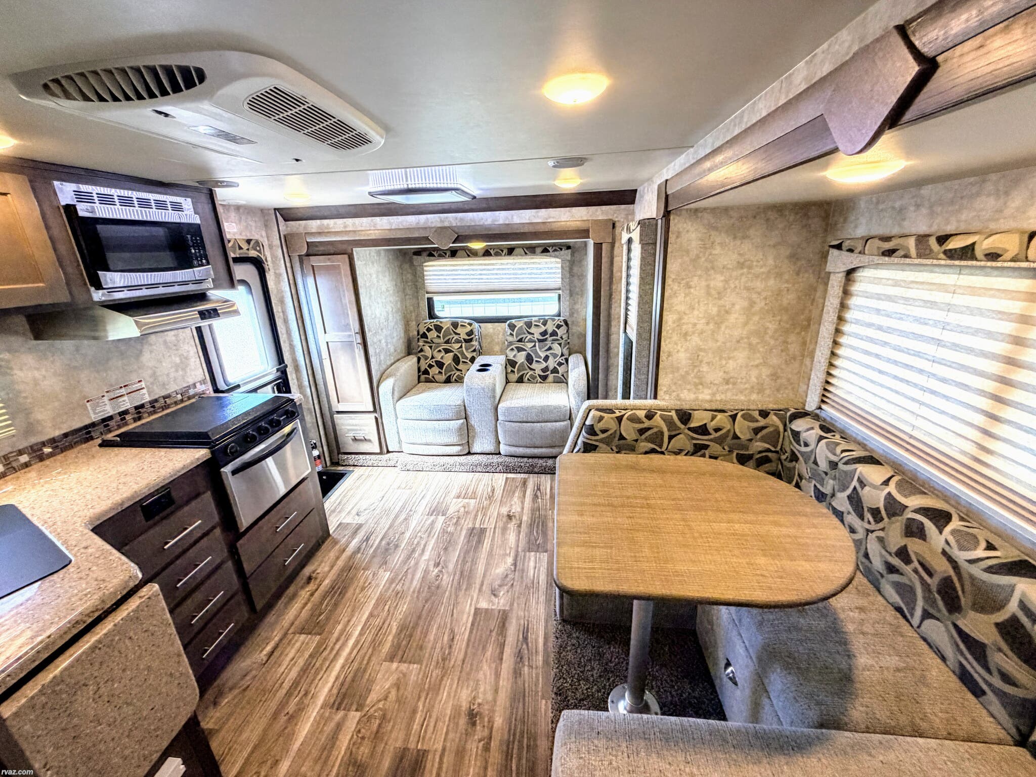 2017 Adventurer Eagle Cap 1160 - Used Truck Camper For Sale by RV AZ Corral in Mesa, Arizona features Dinette, Microwave, Air Conditioning, Furnace, AM/FM/CD