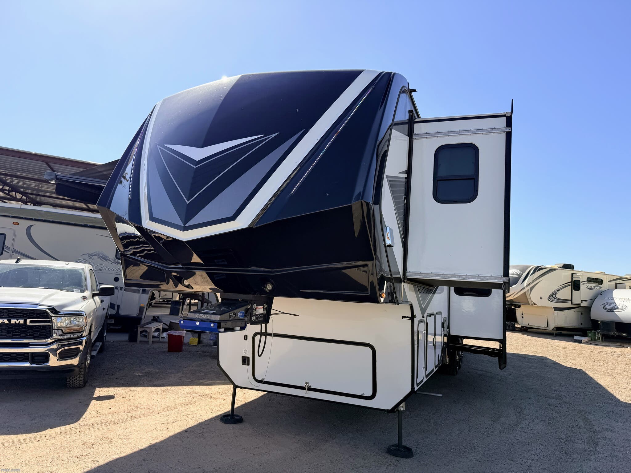 2023 Grand Design Momentum 410TH - Used Toy Hauler For Sale by RV AZ Corral in Mesa, Arizona features Shower, Oven, Bench Seat