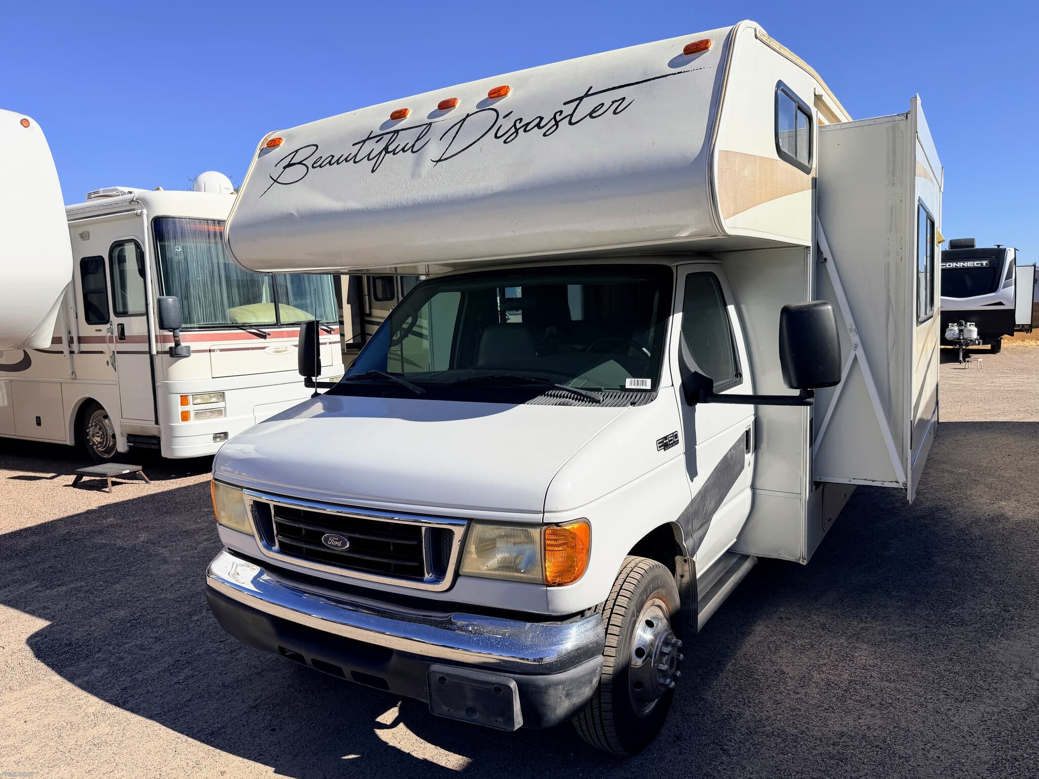 2006 Coachmen Freelander 3100 - Used Class C For Sale by RV AZ Corral in Mesa, Arizona features Refrigerator, Stove Top Burner, Microwave, Furnace, Stove