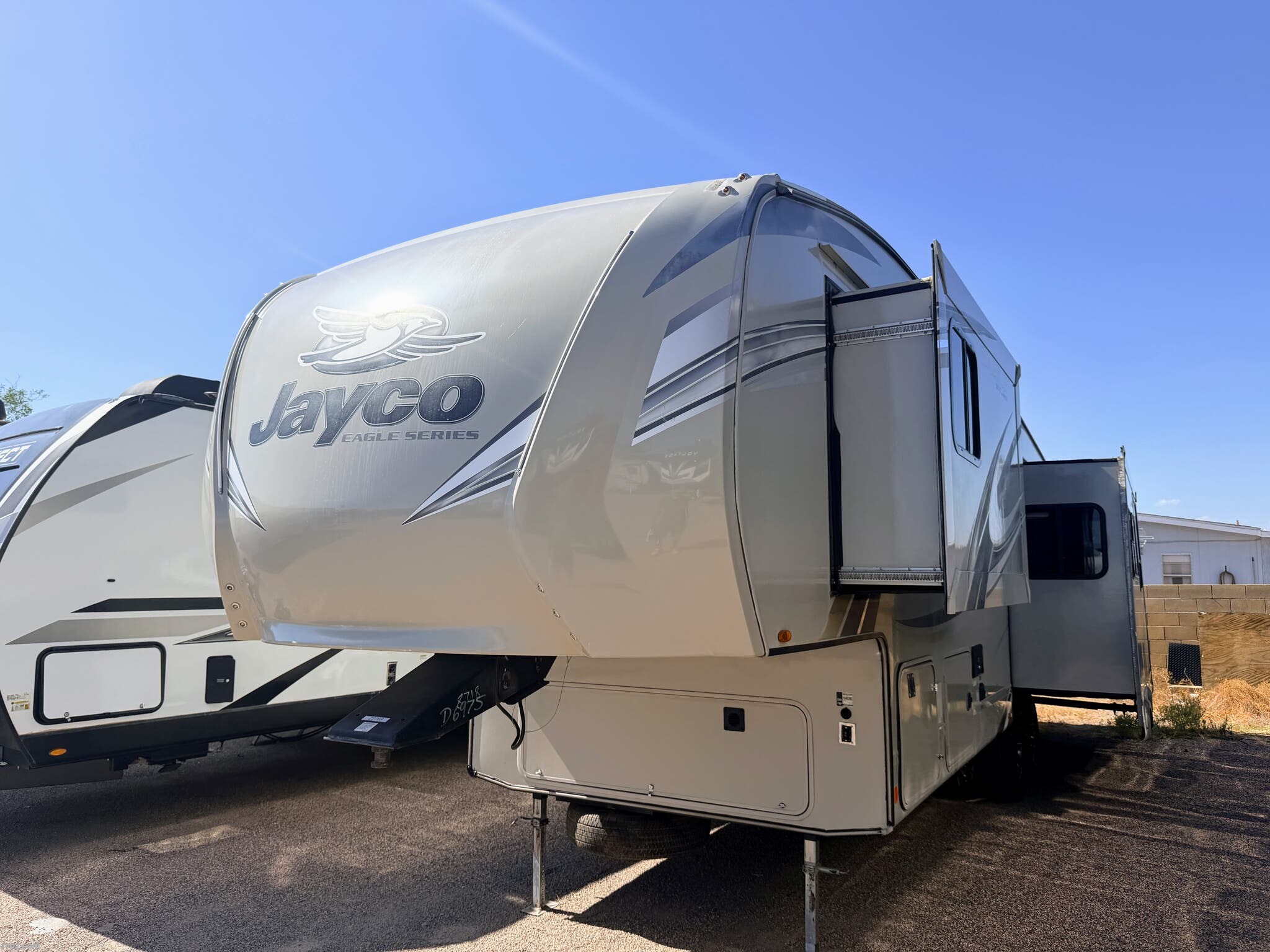 2019 Jayco Eagle HT 30.5MLOK - Used Fifth Wheel For Sale by RV AZ Corral in Mesa, Arizona features Propane, Roof Vent, Furnace, Detachable, Solar Prep