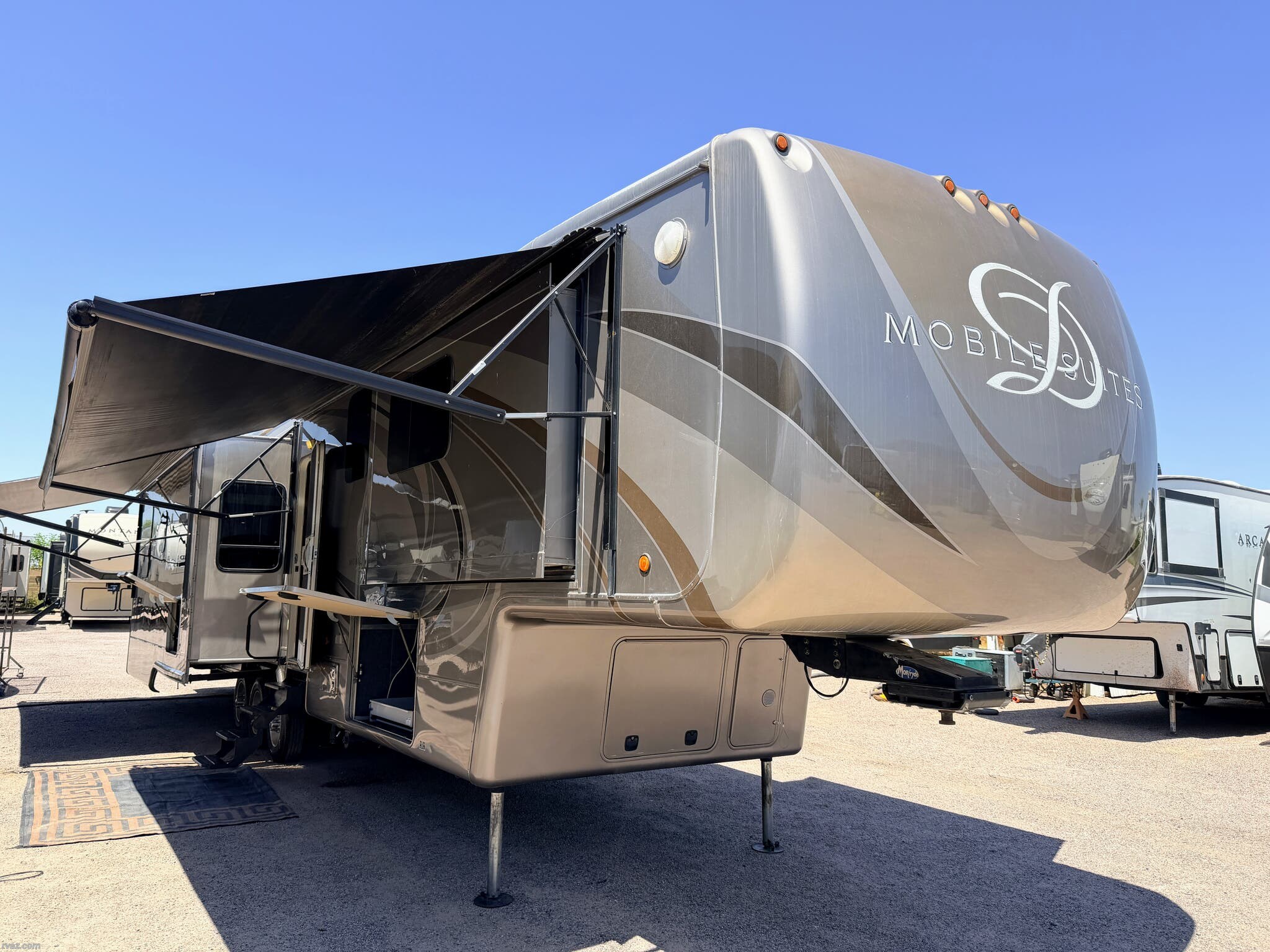 2015 DRV Elite Suites MEMHIS - Used Fifth Wheel For Sale by RV AZ Corral in Mesa, Arizona features Self Contained, Fireplace, Non-Smoking Unit, Central Vacuum, 50 Amp Service
