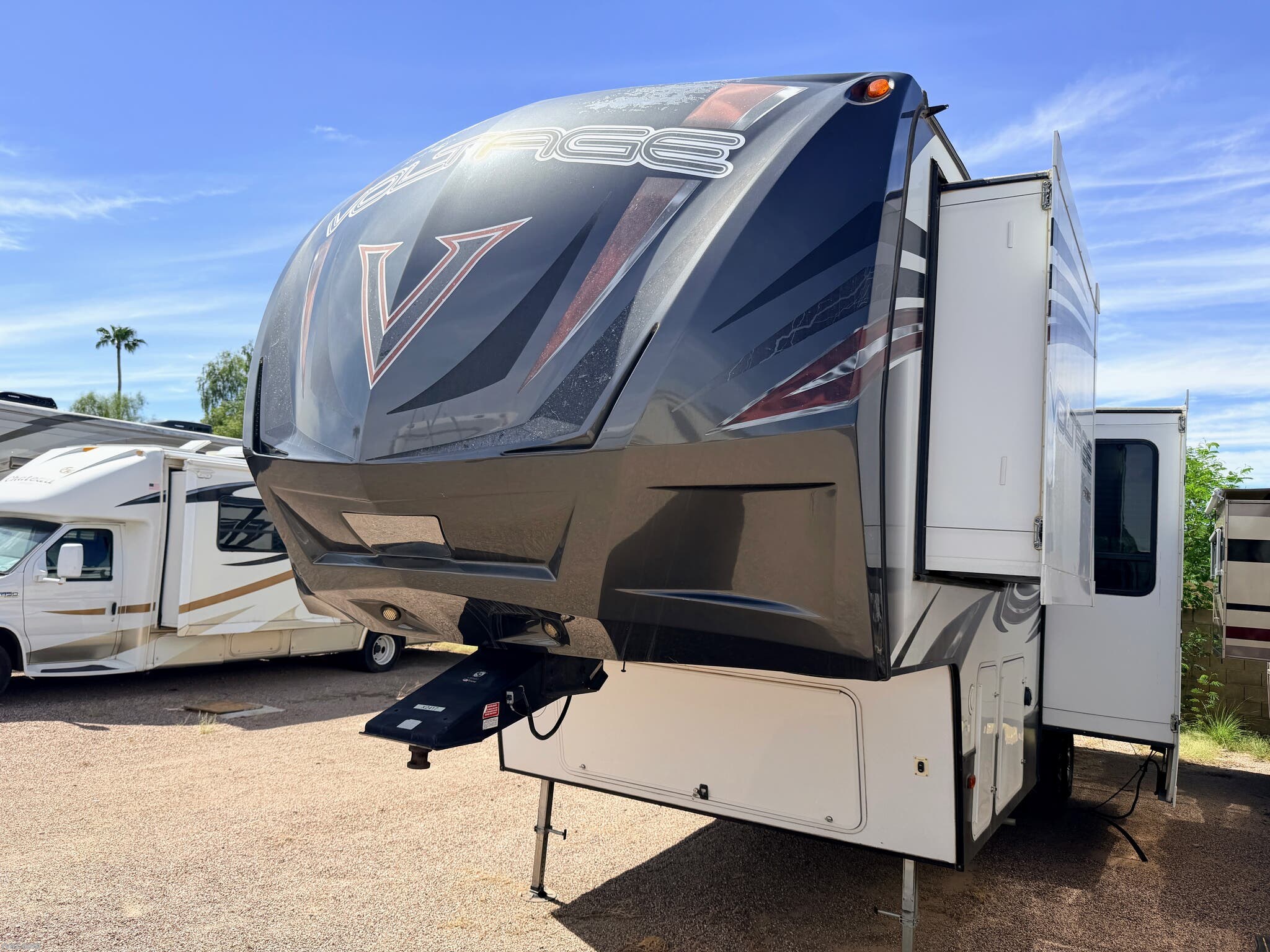 2016 Dutchmen Voltage V-Series 3005 - Used Toy Hauler For Sale by RV AZ Corral in Mesa, Arizona features Non-Smoking Unit, Self Contained