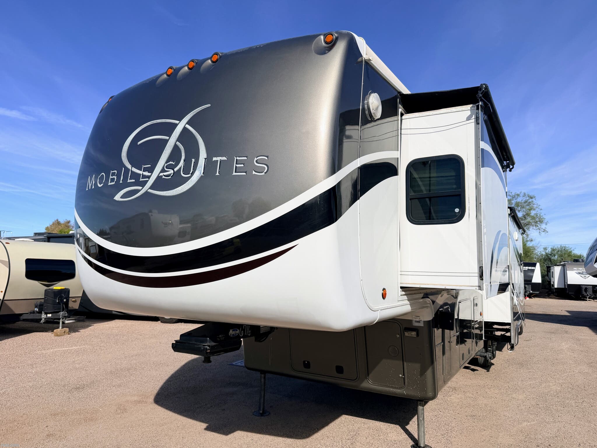 2014 DRV Mobile Suites 38PS3 - Used Fifth Wheel For Sale by RV AZ Corral in Mesa, Arizona features Non-Smoking Unit