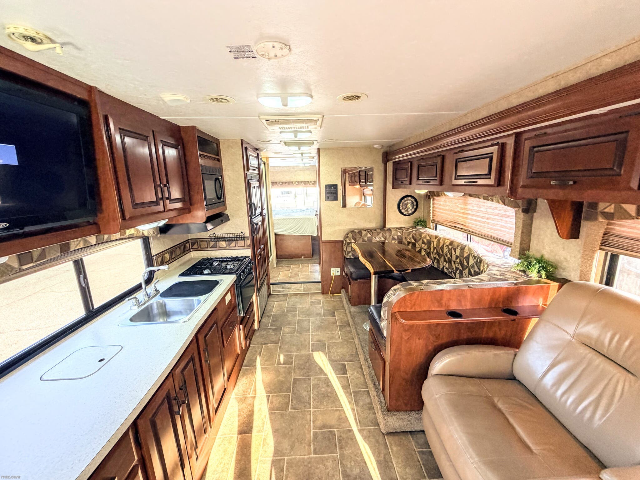 2013 Forest River Sunseeker 3010DS - Used Class C For Sale by RV AZ Corral in Mesa, Arizona features Screen Door, Oven, Ladder, Generator, Medicine Cabinet