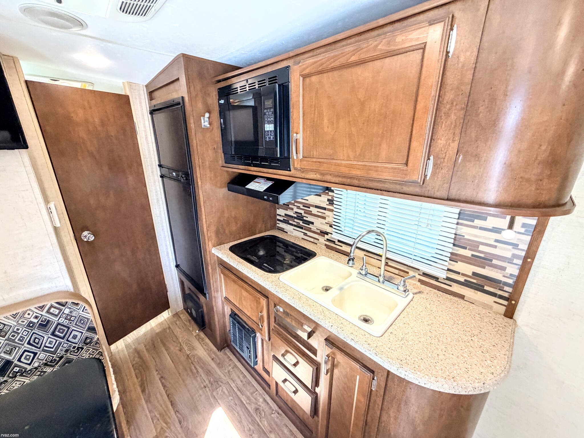 2018 Venture RV Sonic SN190VRB - Used Travel Trailer For Sale by RV AZ Corral in Mesa, Arizona features Black Tank Flush, LED Lights, Water Heater, Power Awning, Slam Latch Baggage Doors