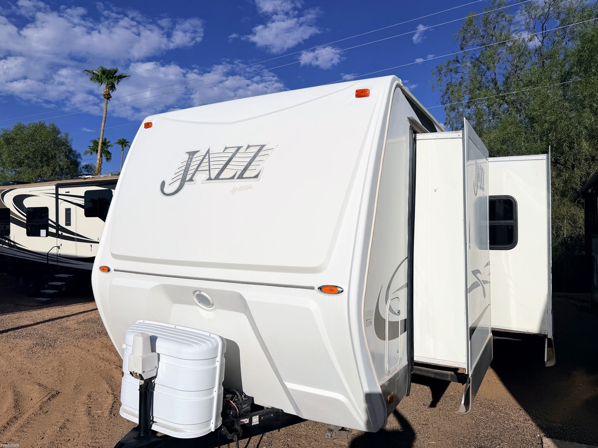 2008 Thor CA Jazz 260FQ - Used Travel Trailer For Sale by RV AZ Corral in Mesa, Arizona features Non-Smoking Unit, Self Contained, Medicine Cabinet