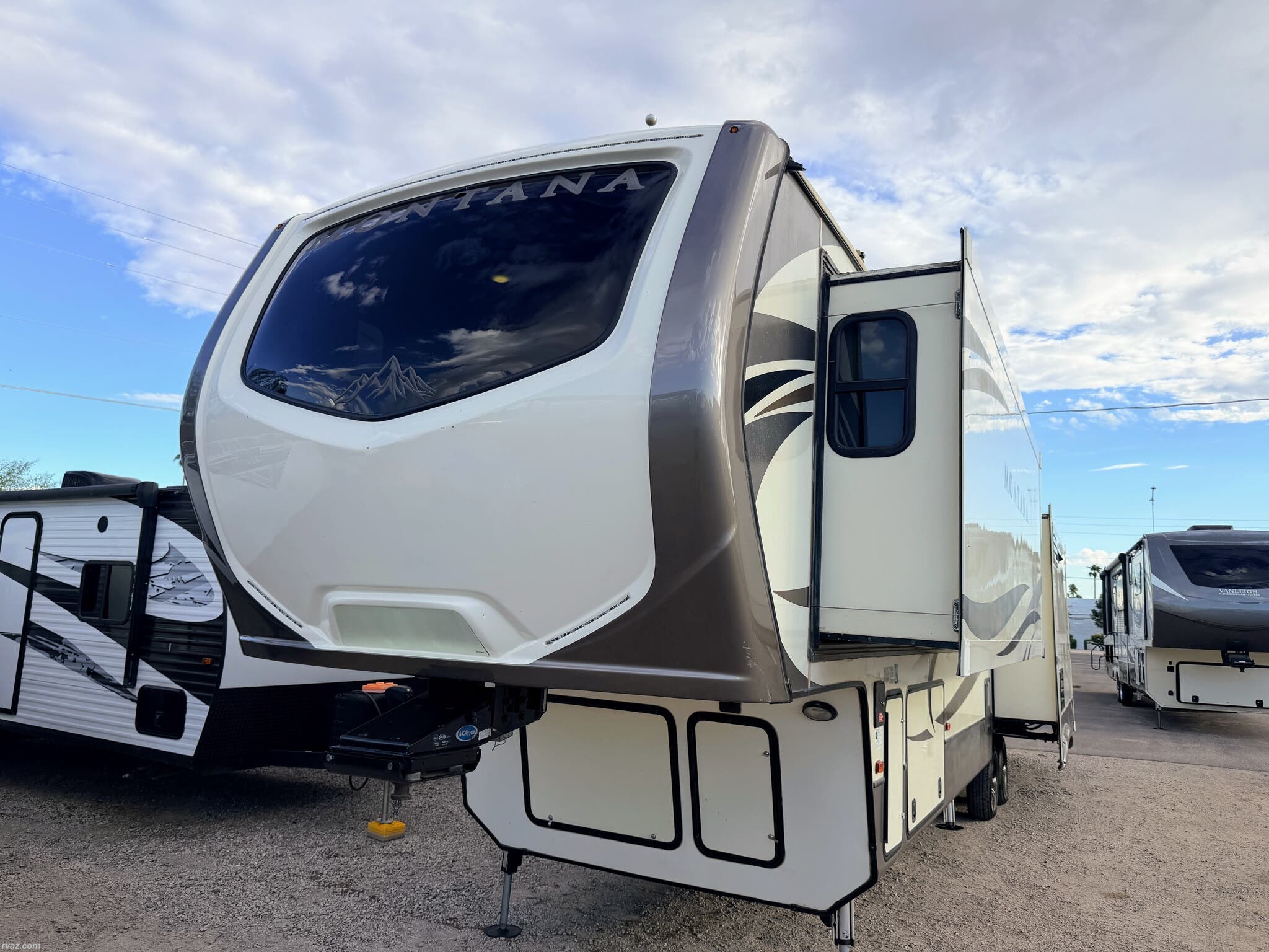 2017 Keystone Montana 3810MS - Used Fifth Wheel For Sale by RV AZ Corral in Mesa, Arizona features Vanity, Black Tank Flush, Washer, Insulated, Toilet