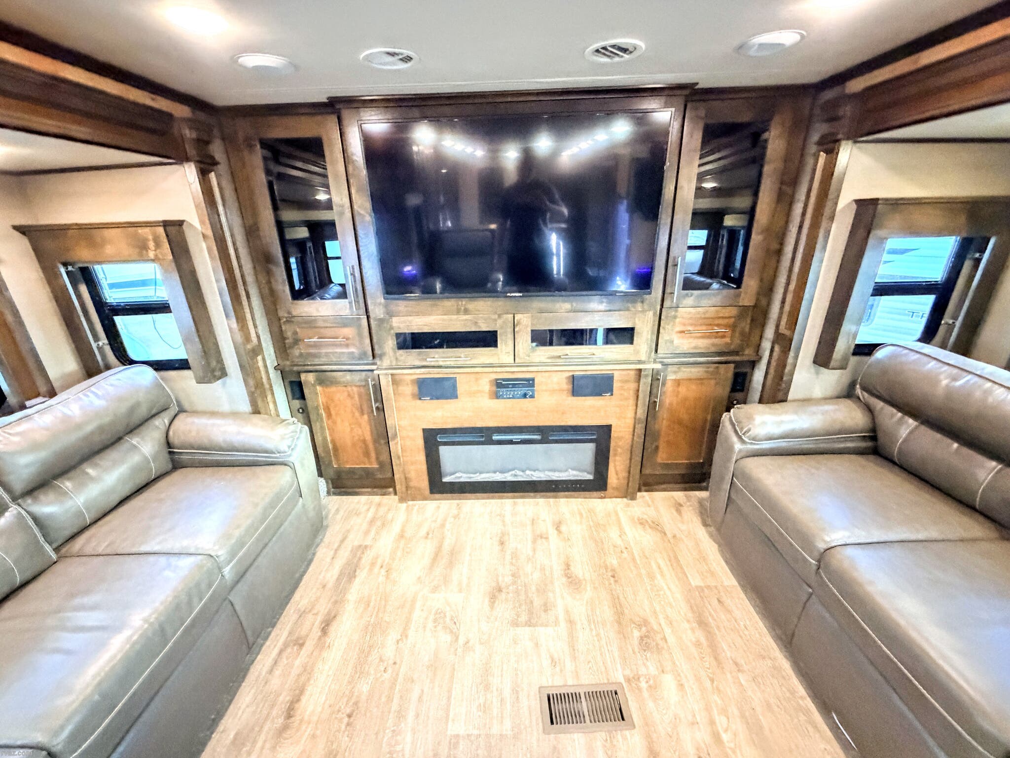 2017 Vilano 375FL by Vanleigh from RV AZ Corral in Mesa, Arizona