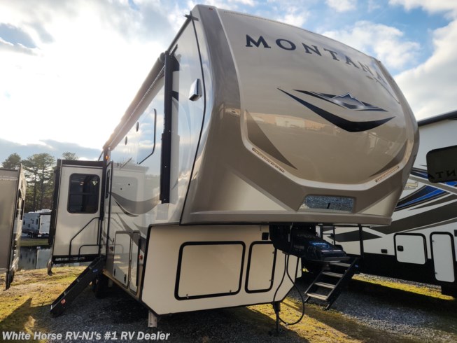 Used 2019 Keystone Montana 3121RL available in Egg Harbor City, New Jersey