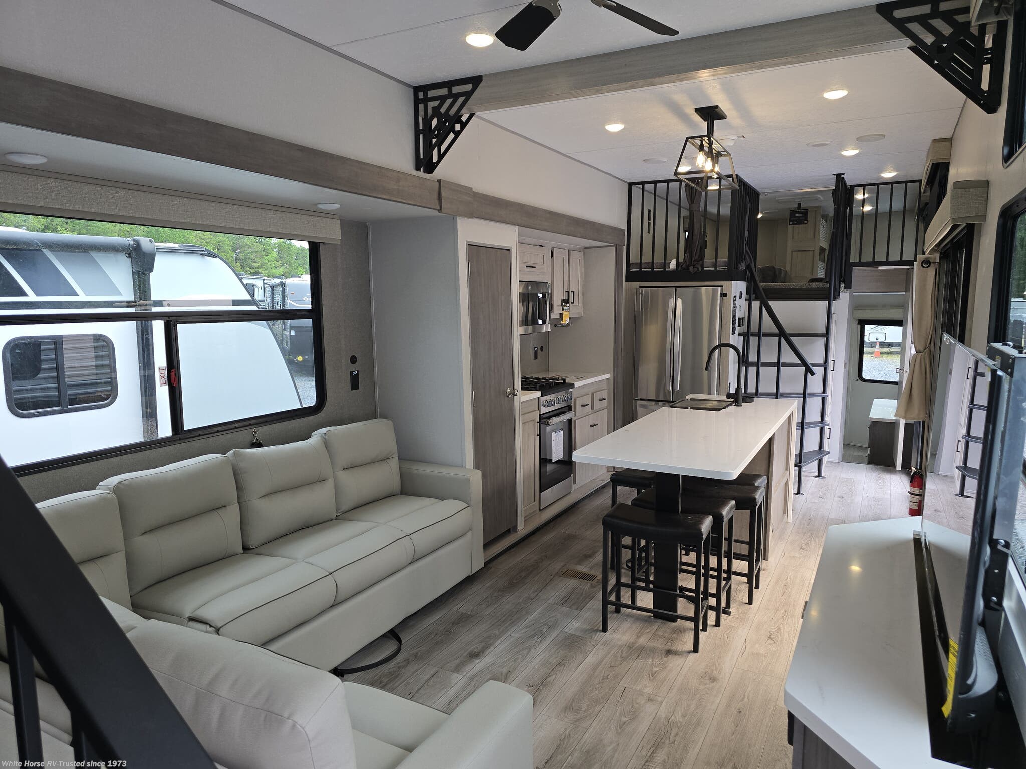 CA4905 - 2025 Coachmen Catalina Destination 42CONDO