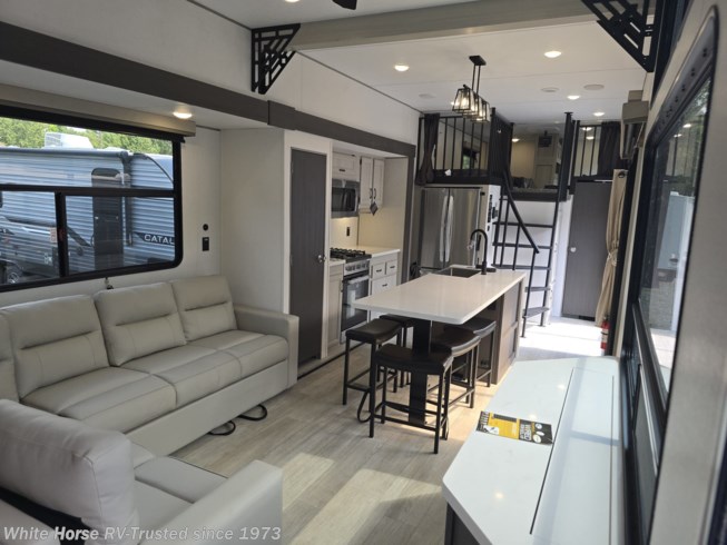 2027 Coachmen Catalina Destination 42condo