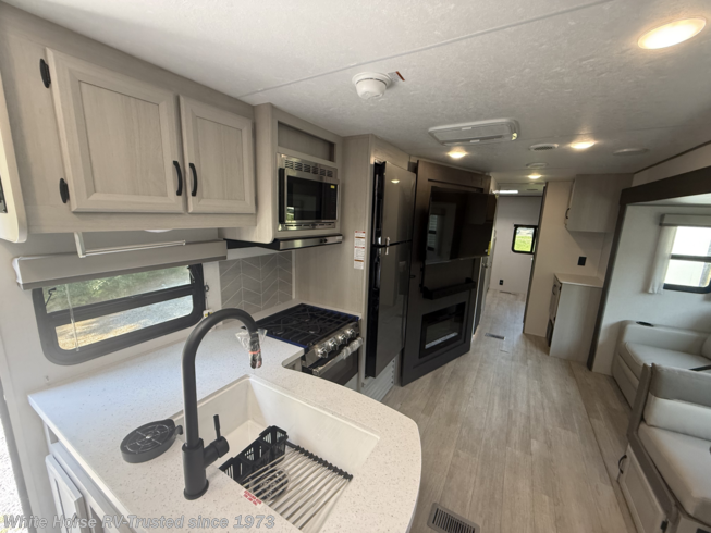 2027 Coachmen Catalina Legacy Edition 323bhdsck