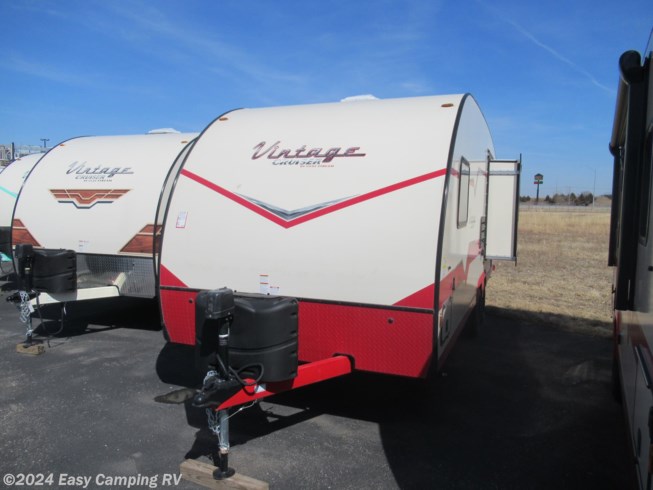 2022 Gulf Stream Vintage Cruiser 23RSS - New Travel Trailer For Sale by Easy Camping RV in Nevada, Iowa features Air Conditioning, Awning, Skylight, LP Detector, Queen Bed