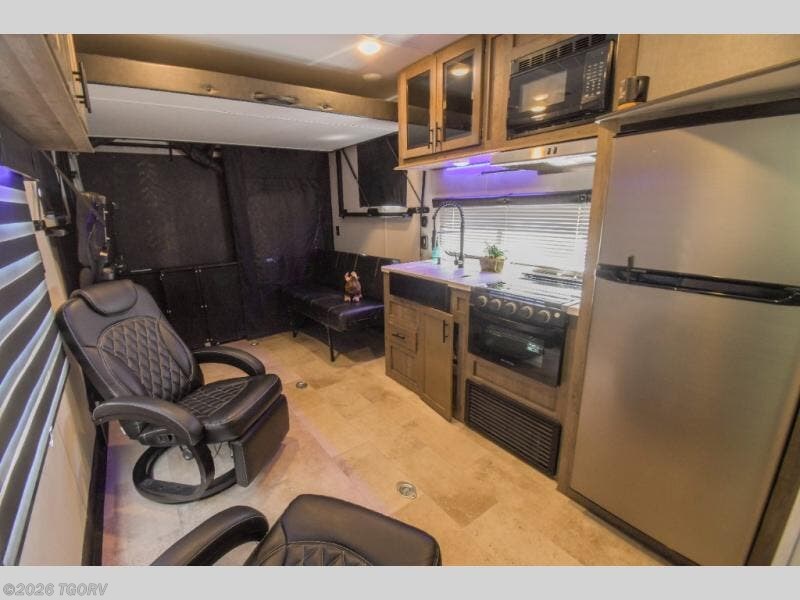 2022 Forest River Vengeance Rogue 25V - Used Travel Trailer For Sale by TGORV in Greeley, Colorado