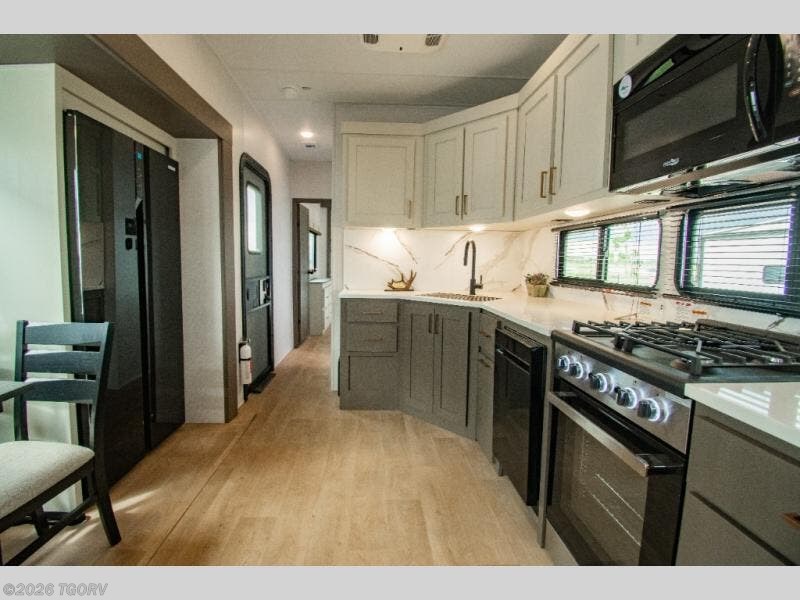 New 2026 East to West Tandara 390FL available in Greeley, Colorado