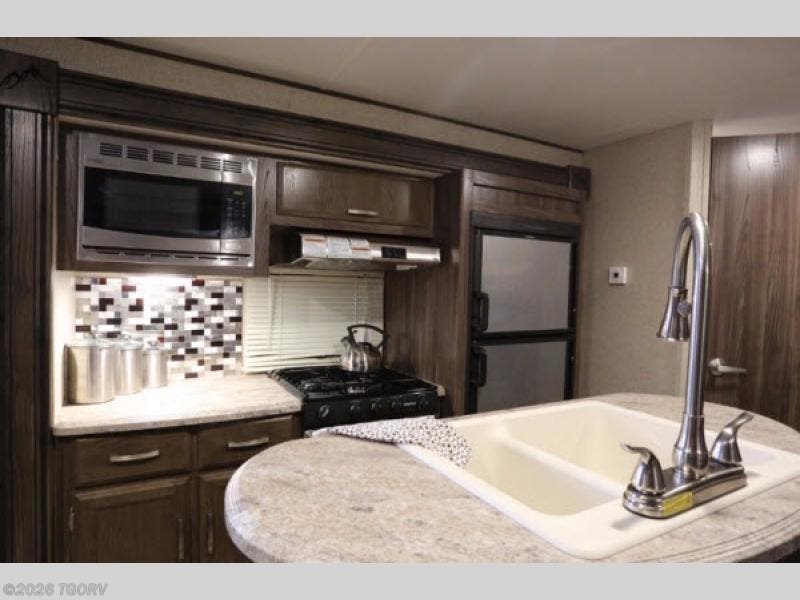 Used 2018 Coachmen Apex Ultra-Lite 259BHSS available in Greeley, Colorado