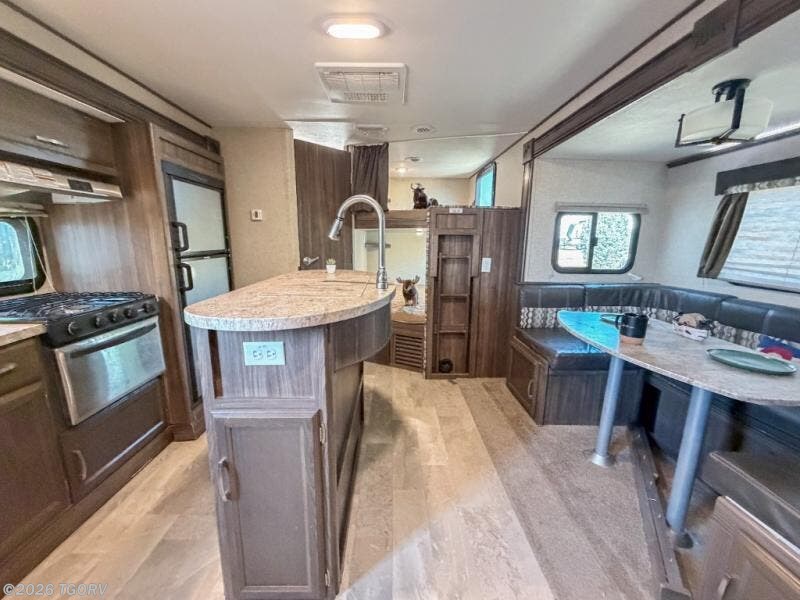 Used 2018 Coachmen Apex Ultra-Lite 259BHSS available in Greeley, Colorado