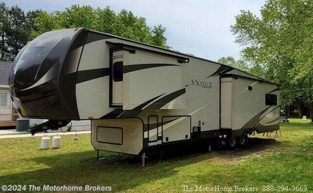 2016 Starcraft Solstice 354RESA - Used Fifth Wheel For Sale by The Motorhome Brokers in Salisbury, Maryland
