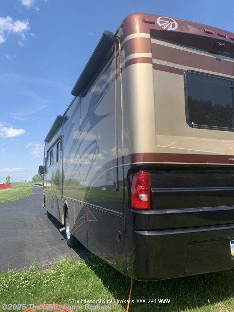 2010 Monarch 33SDD (in Grantville, PA) by Monaco RV from The Motorhome Brokers in Salisbury, Maryland