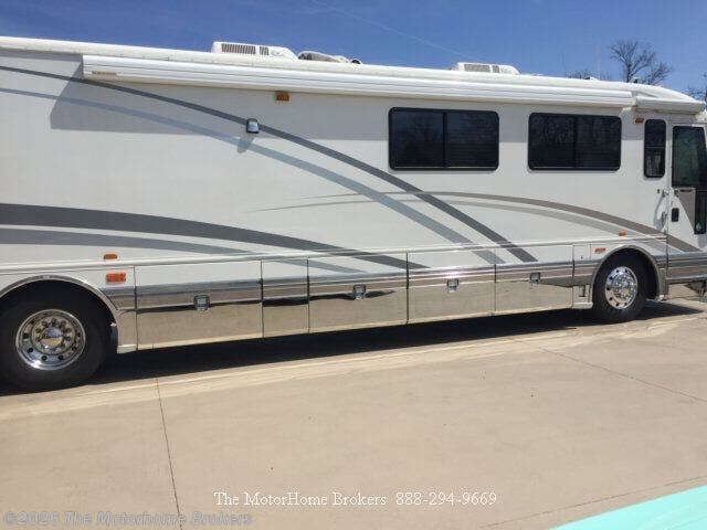 2000 American Coach American Heritage 45 IS (in Crossville, TN) - Used Class A For Sale by The Motorhome Brokers in Salisbury, Maryland features Power Seats, Full Body Paint, Smoke Detector, Solid Surface Countertops, Self Contained