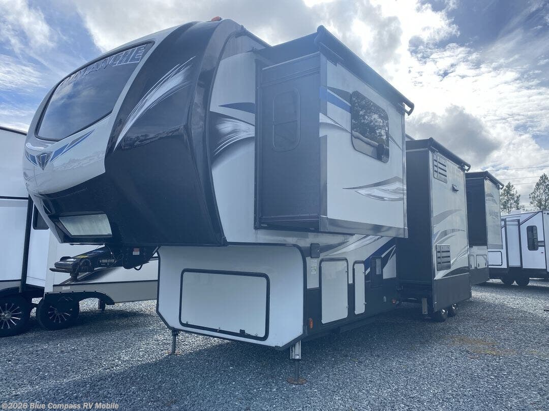 Used 2019 Keystone Avalanche 383FL available in Theodore, Alabama