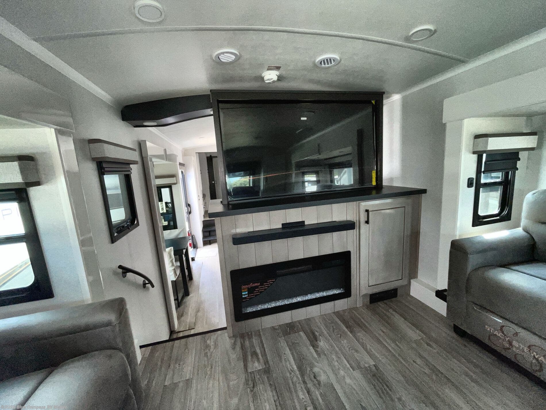 2027 Pinnacle 39FLOK by Jayco from Blue Compass RV Mobile in Theodore, Alabama