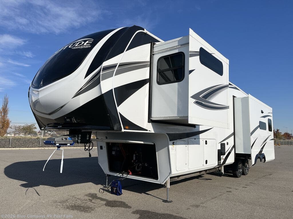 2025 Solitude 370DV by Grand Design from Blue Compass RV Post Falls in Post Falls, Idaho