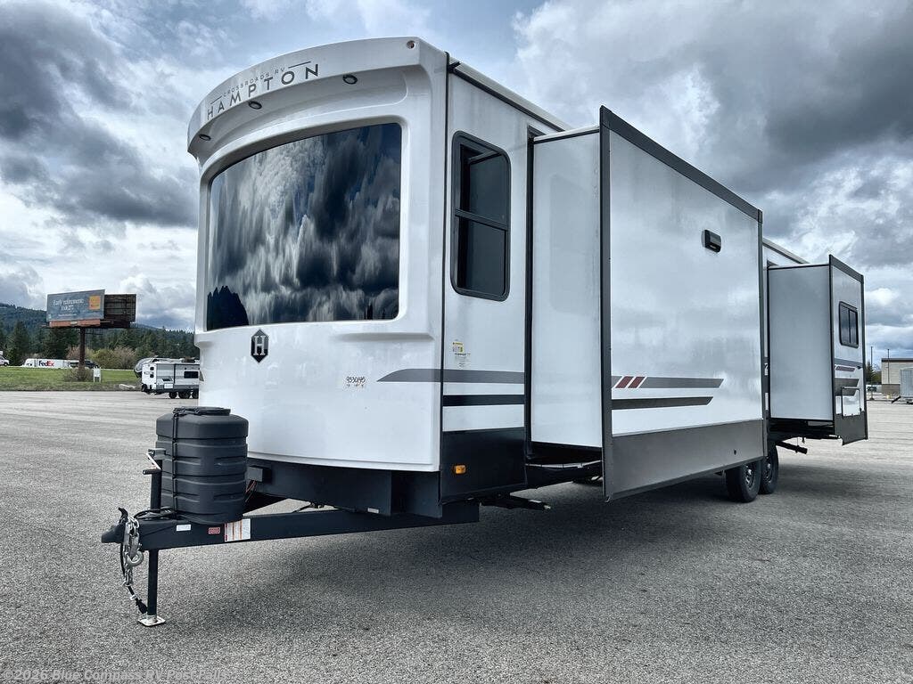 2026 Hampton 372FDB by CrossRoads from Blue Compass RV Post Falls in Post Falls, Idaho
