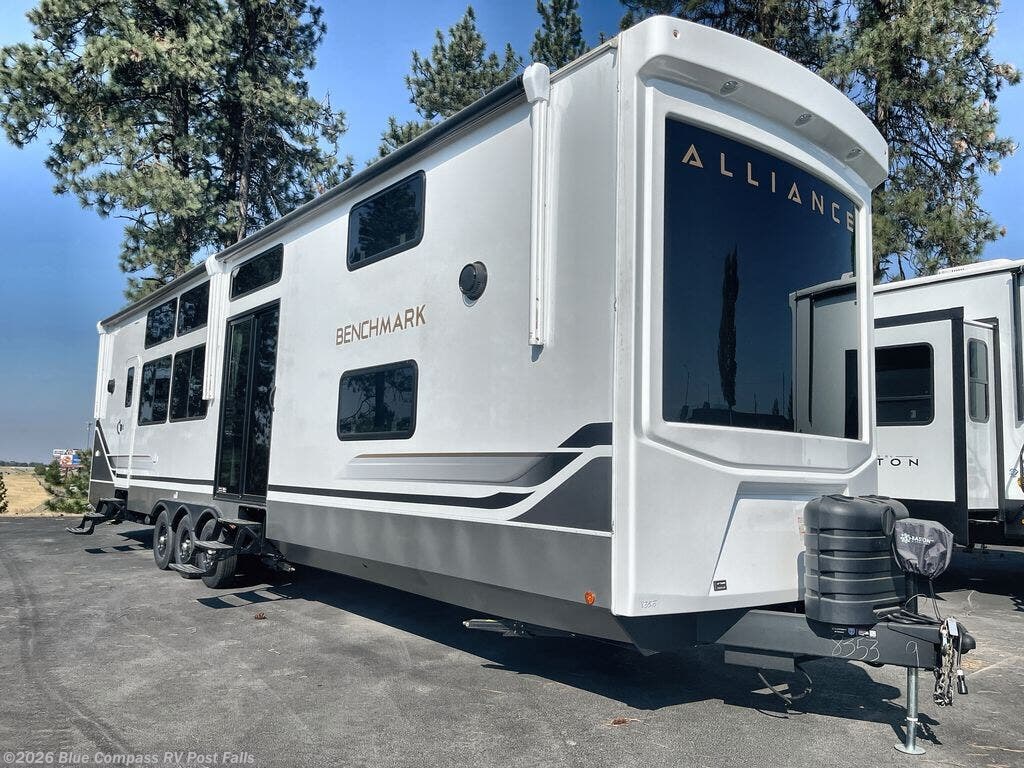 2026 Benchmark 44LFT by Alliance RV from Blue Compass RV Post Falls in Post Falls, Idaho