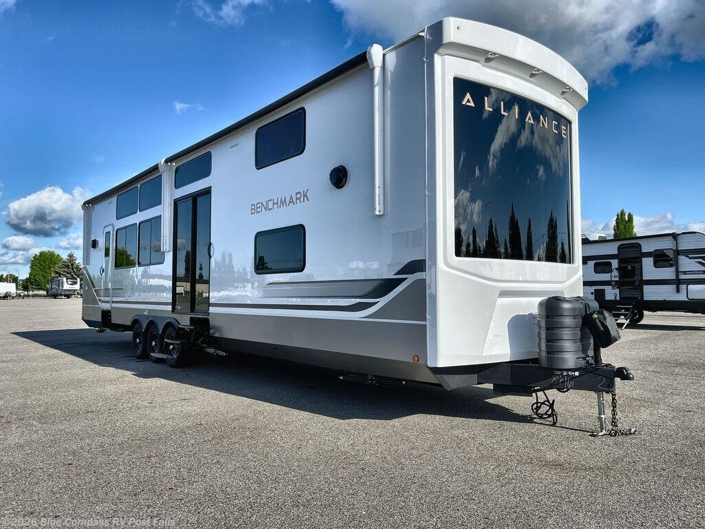 2026 Benchmark 44LFT by Alliance RV from Blue Compass RV Post Falls in Post Falls, Idaho