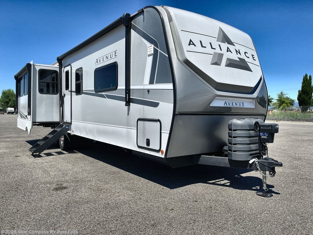 2025 Alliance RV Avenue 332RL - Used Travel Trailer For Sale by Blue Compass RV Post Falls in Post Falls, Idaho