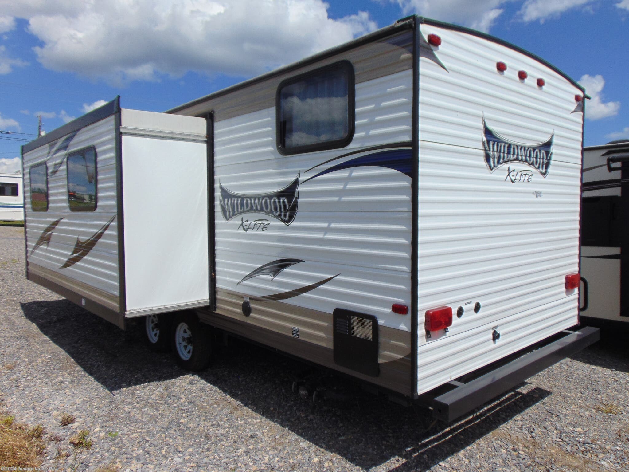 2016 Forest River Wildwood X-Lite 262BHXL RV for Sale in Mifflintown 2016 Forest River Wildwood X Lite 262bhxl