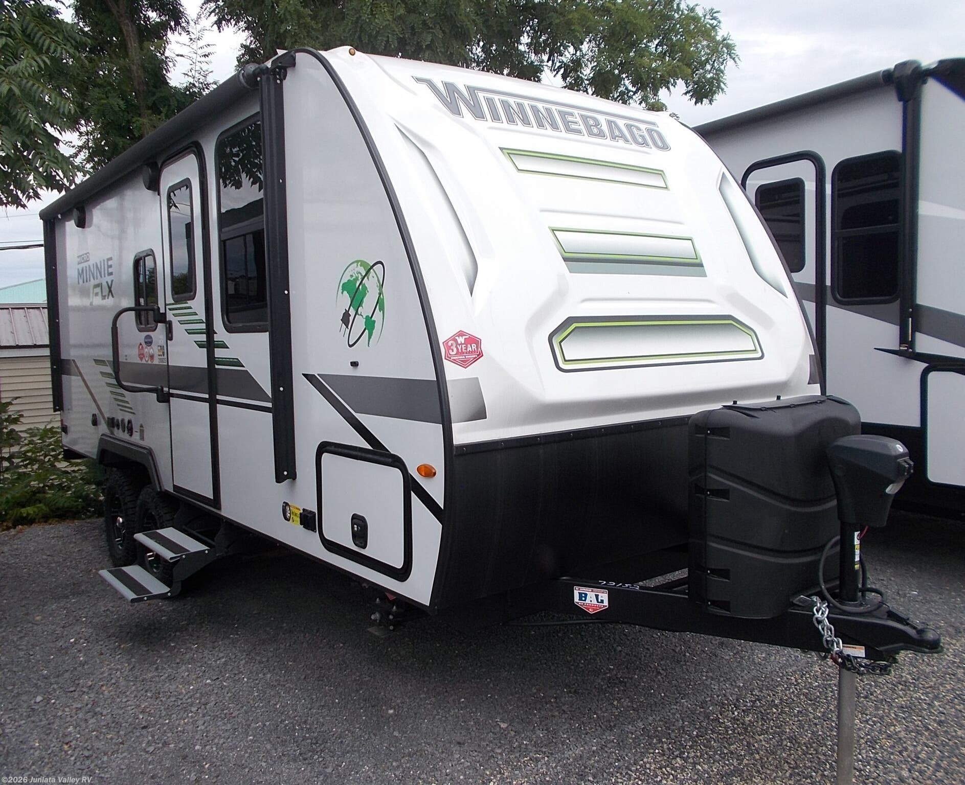 2022 Winnebago Micro Minnie FLX 2108DS RV for Sale in Mifflintown, PA