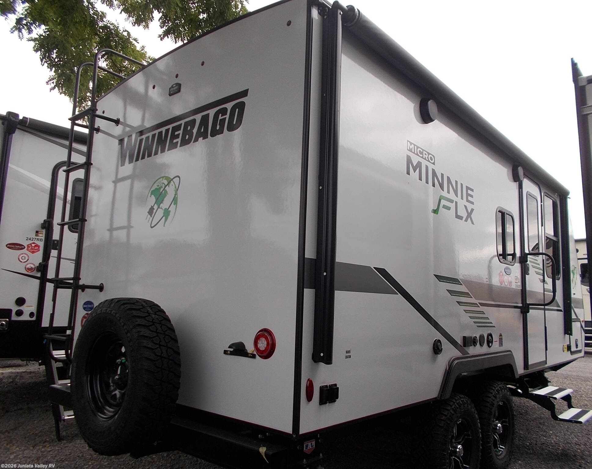 2022 Winnebago Micro Minnie FLX 2108DS RV for Sale in Mifflintown, PA