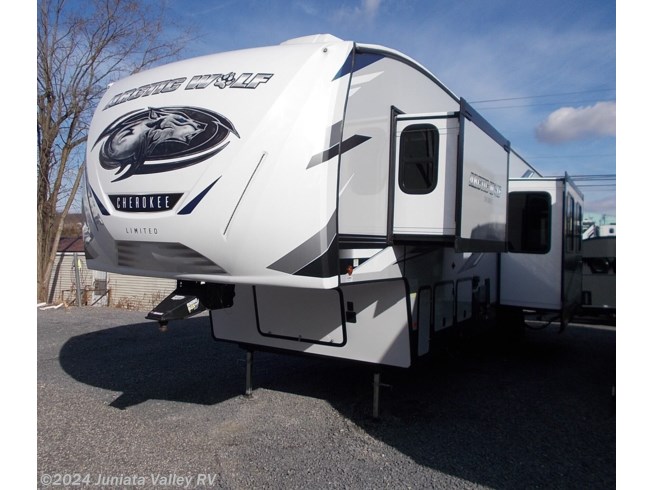 2022 Forest River Arctic Wolf 3770 - Used Fifth Wheel For Sale by Juniata Valley RV in Mifflintown, Pennsylvania