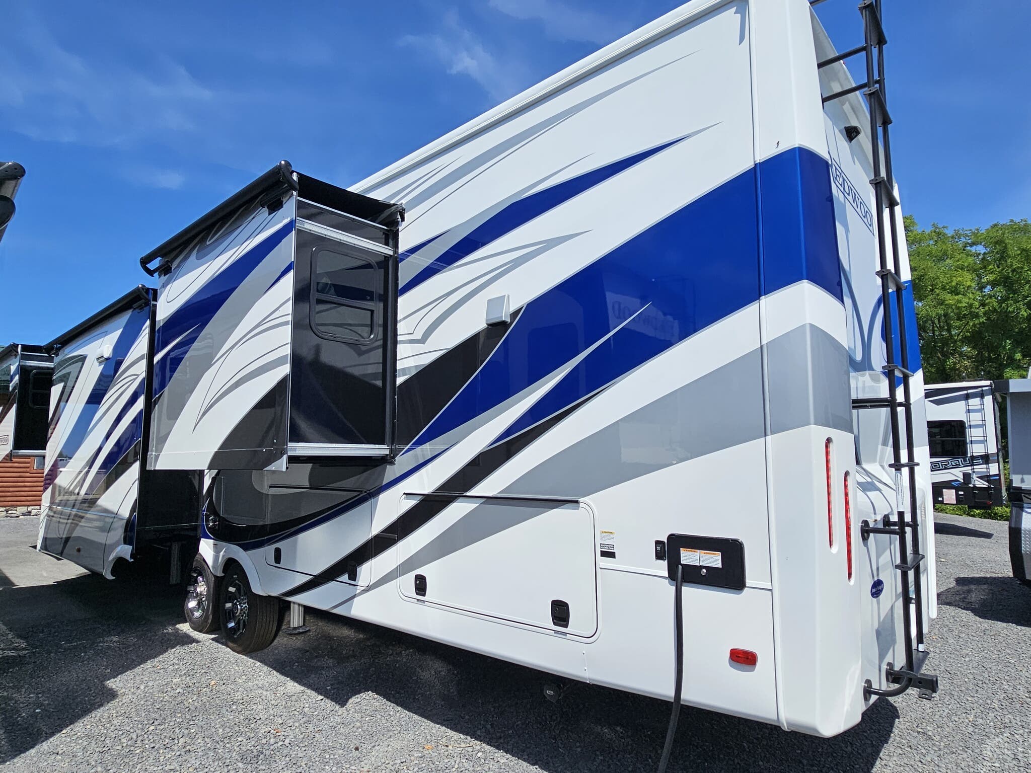 New 2024 CrossRoads Redwood RW4200FL available in Mifflintown, Pennsylvania