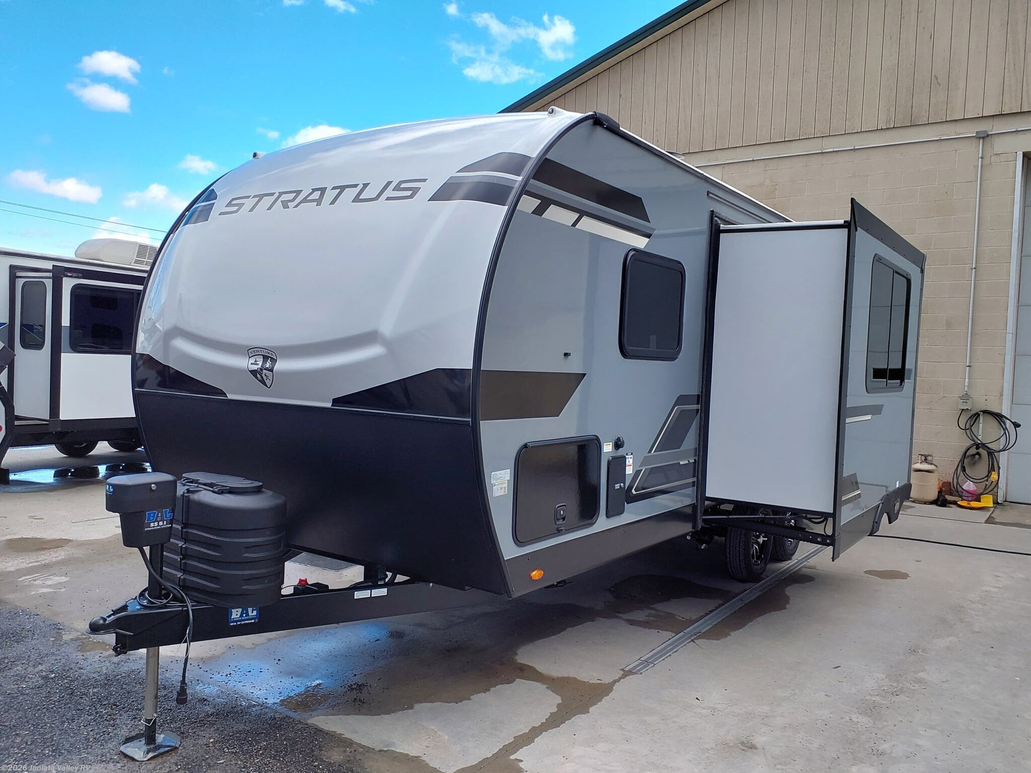 2025 Venture RV Stratus SR211VBH - New Travel Trailer For Sale by Juniata Valley RV in Mifflintown, Pennsylvania features Furnace, LP Detector, External Shower, Oven, Auxiliary Battery