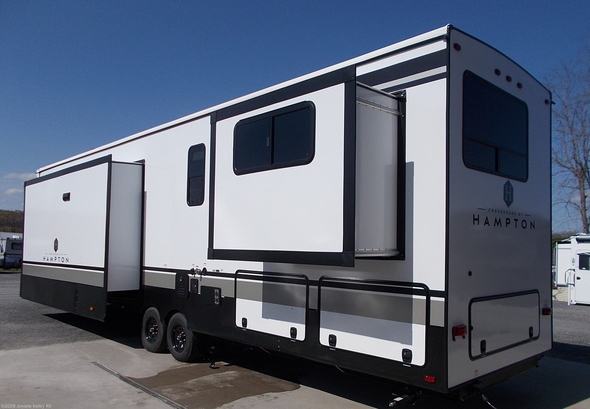 2025 Hampton HP395BAM by CrossRoads from Juniata Valley RV in Mifflintown, Pennsylvania