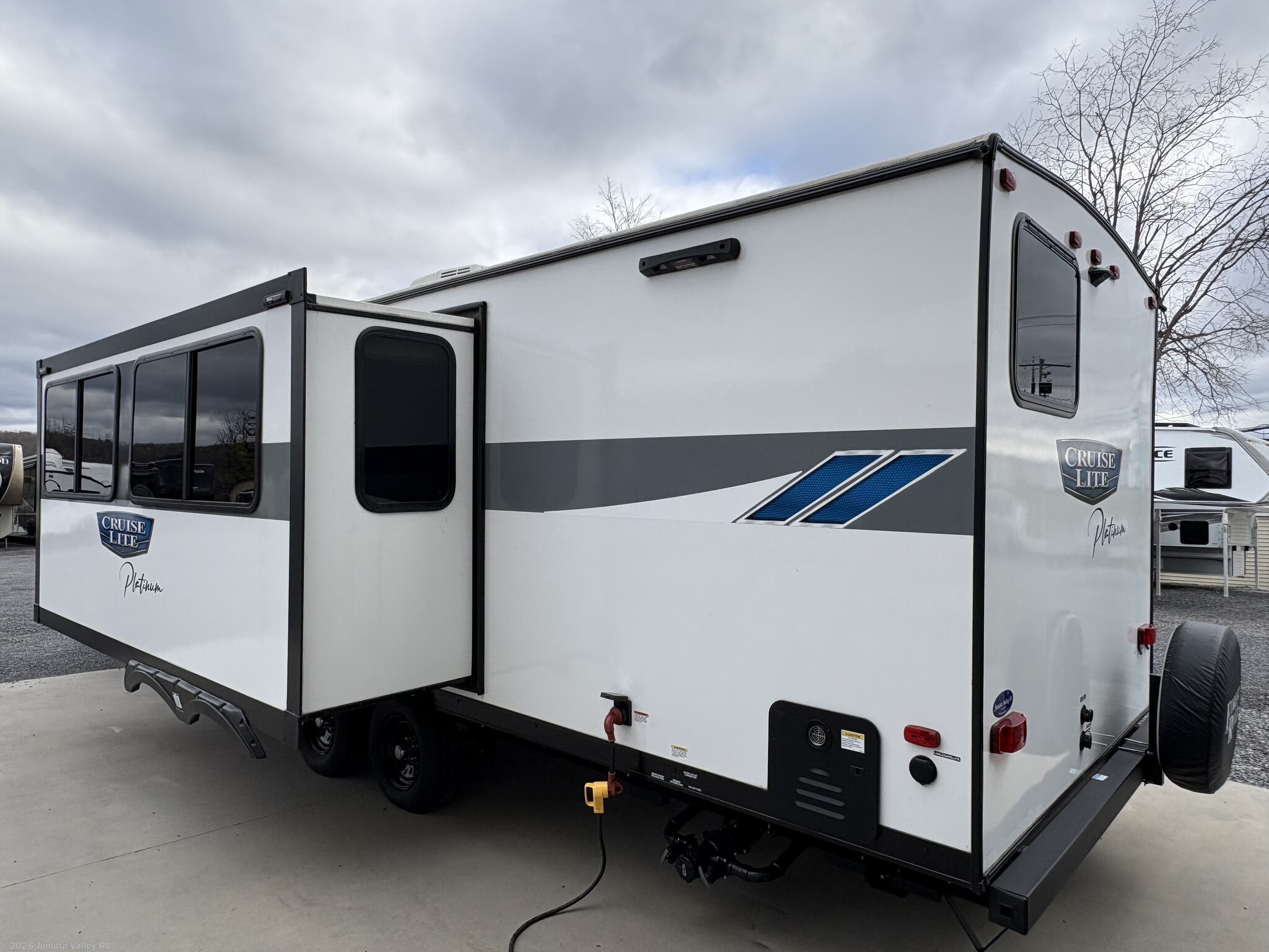 Used 2024 Forest River Salem Cruise Lite 263BHXL available in Mifflintown, Pennsylvania