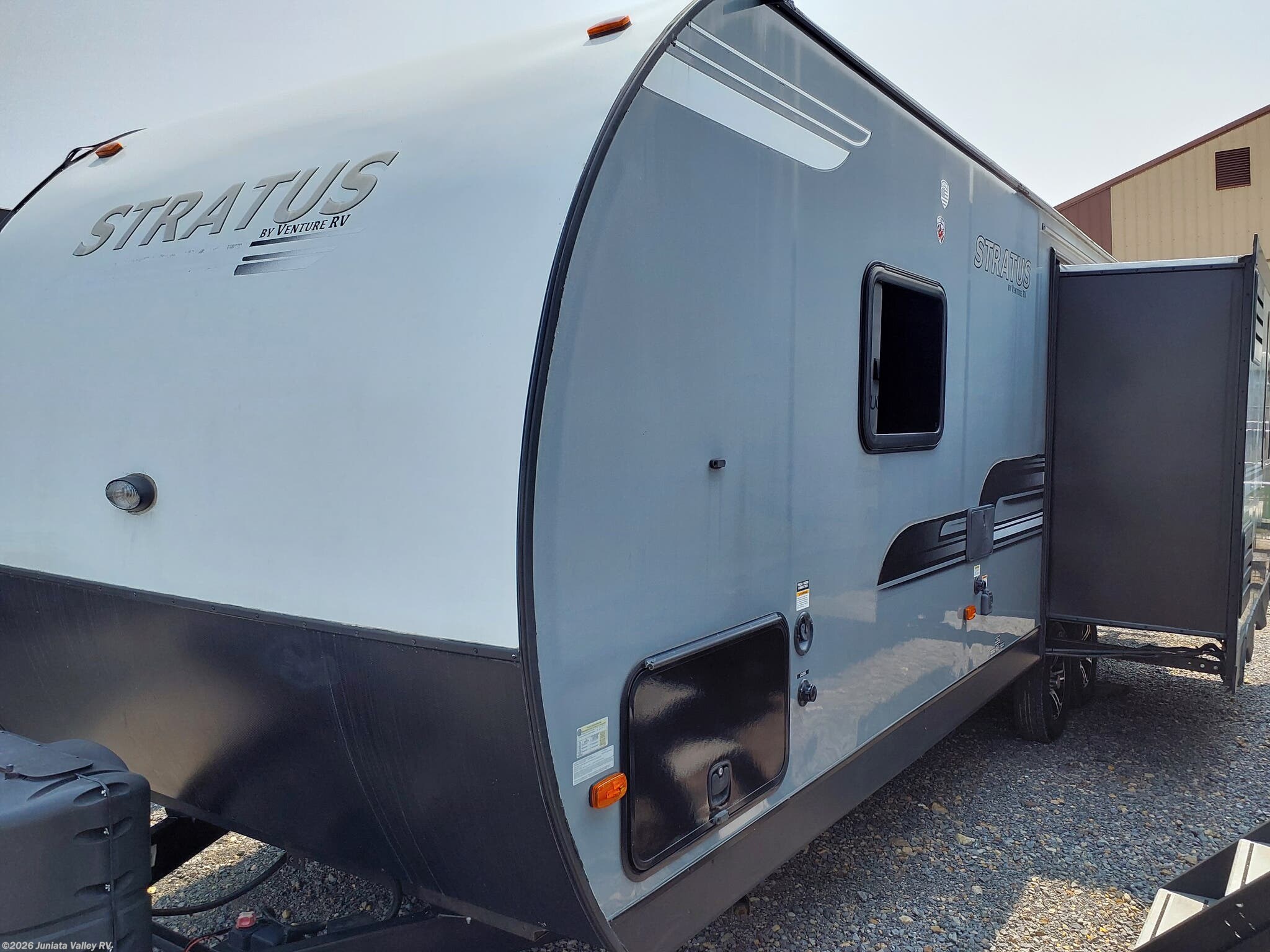 2020 Venture RV Stratus SR261VRL - Used Travel Trailer For Sale by Juniata Valley RV in Mifflintown, Pennsylvania features Oven, TV Antenna, Enclosed Underbelly, Fiberglass Sidewalls, Battery Charger