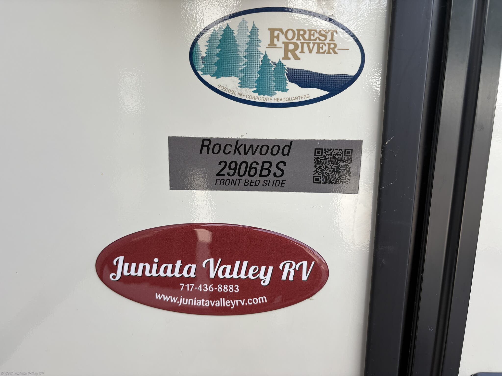 2022 Forest River Rockwood Ultra Lite 2906BS - Used Travel Trailer For Sale by Juniata Valley RV in Mifflintown, Pennsylvania features Front Fiberglass Cap w/Window, Auxiliary Battery, Theater Seating, TV Antenna, Vanity