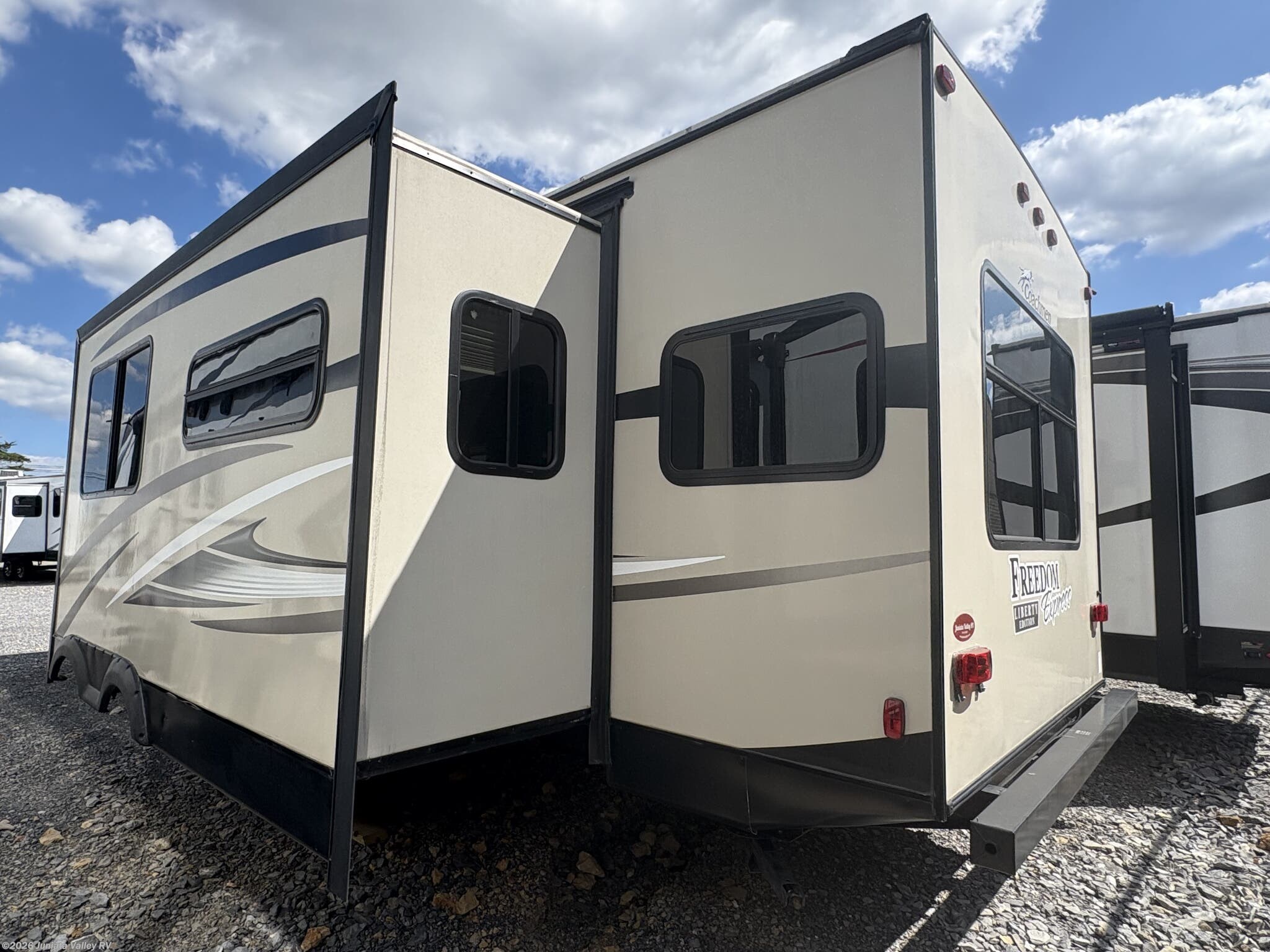 2016 Freedom Express LTZ 322RLDS by Coachmen from Juniata Valley RV in Mifflintown, Pennsylvania