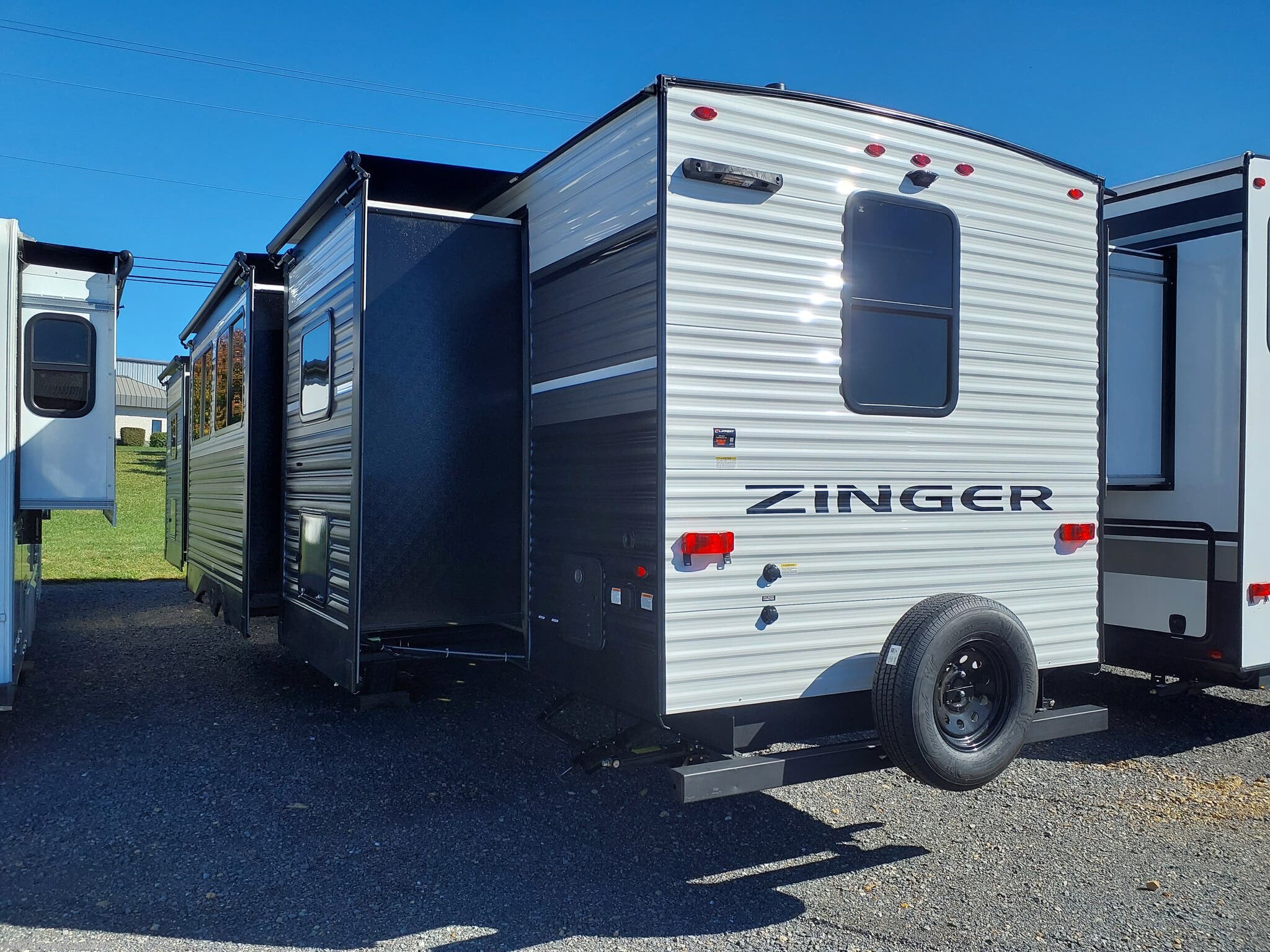 2026 Zinger 390DB by CrossRoads from Juniata Valley RV in Mifflintown, Pennsylvania